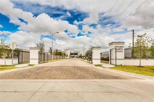 5817 E Post Oak Ln, Houston, TX, 77055-5055 | Card Image