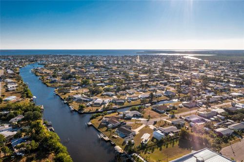 125 Arlington Ct Ne, PORT CHARLOTTE, FL, 33952-8136 | Card Image