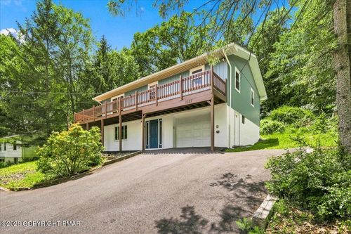 1027 Maple Lake Dr, Bushkill, PA, 18324-8272 | Card Image