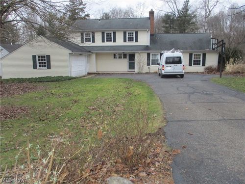 17084 Sunset Dr, Chagrin Falls, OH, 44023-4657 | Card Image