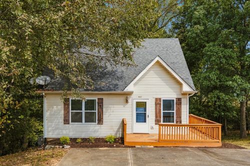 941 Applegrove Cir, Clarksville, TN, 37040-2821 | Card Image