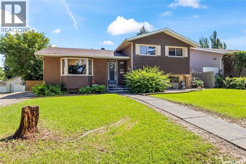 2450 15th Ave E, Prince Albert, SK, S6V6J1 | Card Image