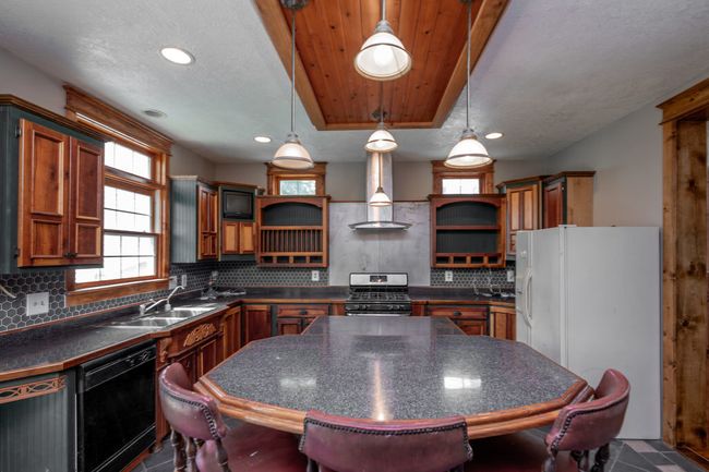 307 N Logan St, House other with 3 bedrooms, 2 bathrooms and 2 parking in Deer Creek IL | Image 11