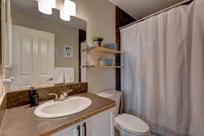 76 Somerside Grove Sw, House other with 3 bedrooms, 4 bathrooms and 4 parking in Calgary AB | Image 22