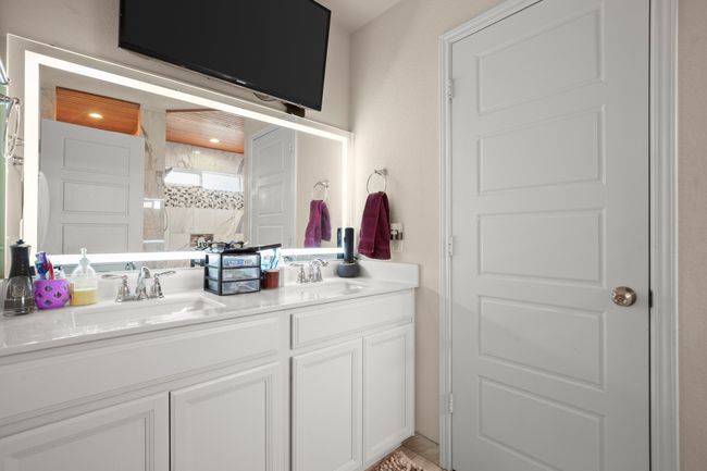 111 Bobolink Cv, House other with 4 bedrooms, 3 bathrooms and 2 parking in Kyle TX | Image 24