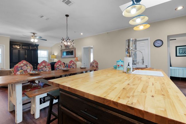 801 E Avenue C, House other with 4 bedrooms, 3 bathrooms and null parking in Lampasas TX | Image 14