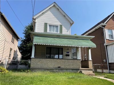 911 Summit St, House other with 2 bedrooms, 1 bathrooms and 1 parking in Mckeesport PA | Image 2