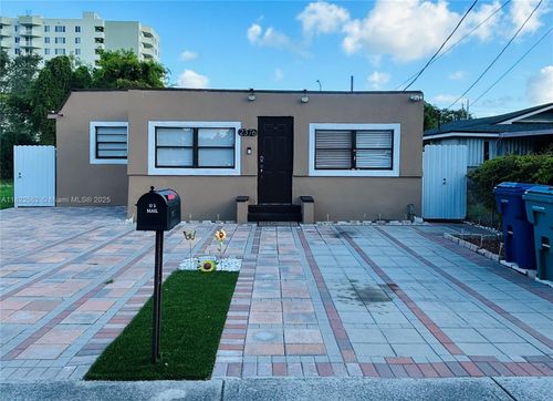 2376 Nw 55th St, Miami, FL, 33142-2916 | Card Image