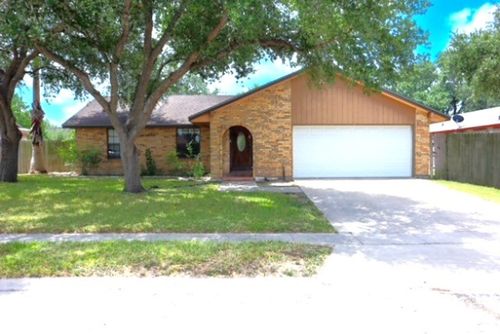 327 Birchwood Dr, Kingsville, TX, 78363-7525 | Card Image