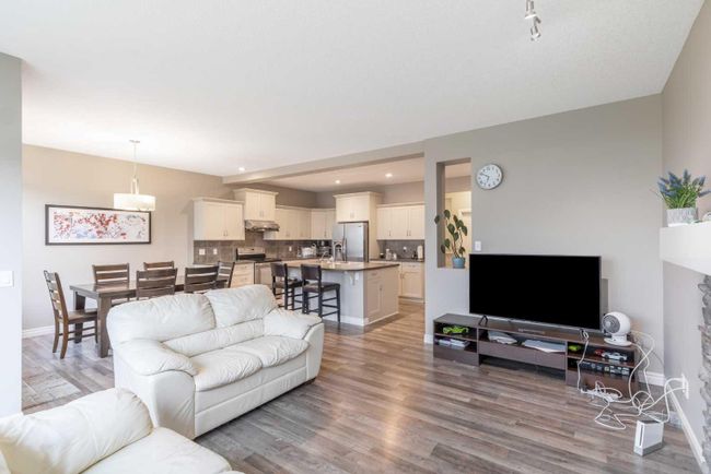 229 Evanspark Gardens Nw, Home with 4 bedrooms, 2 bathrooms and 4 parking in Calgary AB | Image 3