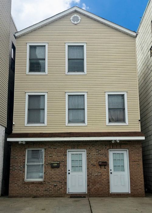 483 Central Ave, Jersey City, NJ, 07307-2658 | Card Image