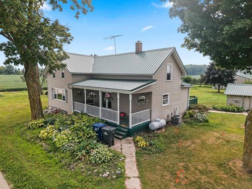 N5951 Division Road, WASHINGTON, WI, 54111 | Card Image