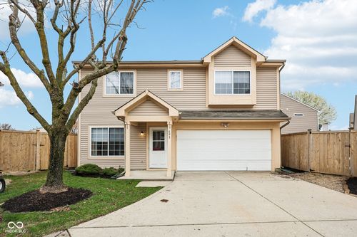 693 Cembra Dr, Greenwood, IN, 46143-7692 | Card Image