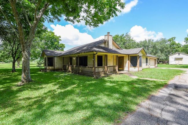 1083 County Road 147, House other with 3 bedrooms, 2 bathrooms and 2 parking in Alvin TX | Image 5