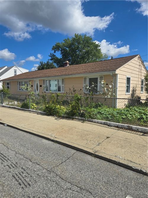 89 Columbia Avenue, Pawtucket, RI, 02860 | Card Image