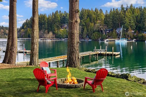 11710 Arrow Point Dr Ne, Bainbridge Island, WA, 98110-1425 | Card Image