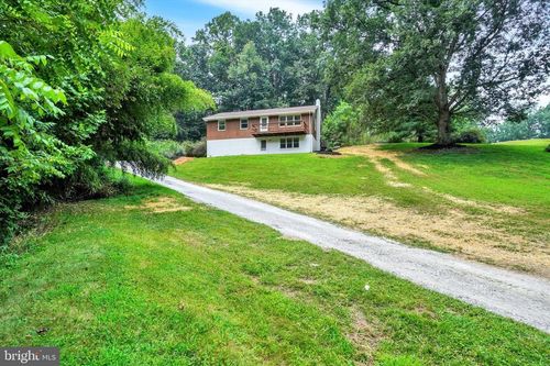 4865 Fake Rd, YORK, PA, 17406-6127 | Card Image