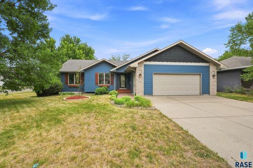 917 E Heatherwood Dr, Brandon, SD, 57005-2514 | Card Image
