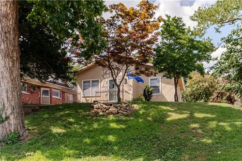 307 Riley St, Atchison, KS, 66002-1932 | Card Image