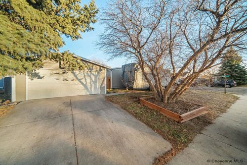 2403 Helen Ave, Cheyenne, WY, 82007-4000 | Card Image