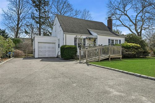 107 Fillmore St, Centerport, NY, 11721-1322 | Card Image