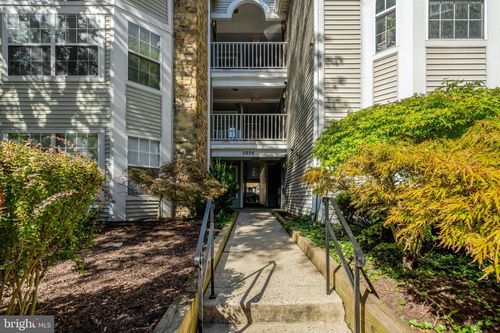 24-5608 Willoughby Newton Dr, CENTREVILLE, VA, 20120-1949 | Card Image