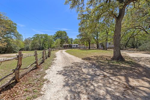 541 Hidden Oaks Dr, Elgin, TX, 78621-5561 | Card Image