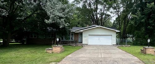 4279 Beechwood Ave, Burton, MI, 48509-1101 | Card Image