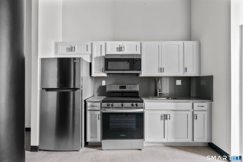 304-480 Myrtle Street, New Britain, CT, 06053 | Card Image