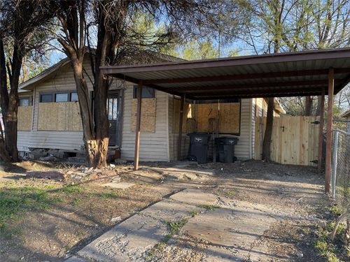 1136 E Leuda St, Fort Worth, TX, 76104-3733 | Card Image