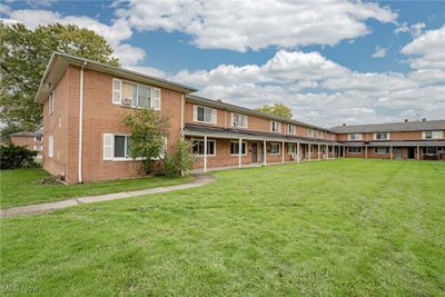 2 - 4878 Banbury Court, Condo with 2 bedrooms, 1 bathrooms and null parking in Warrensville Heights OH | Image 2