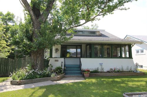 663 2nd St E, Shaunavon, SK, S0N2M0 | Card Image