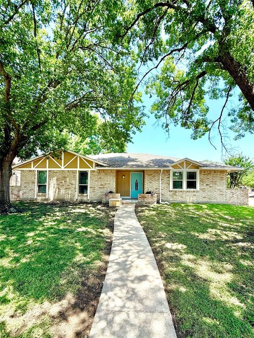 701 Lindenwood Dr, Lancaster, TX, 75134-3130 | Card Image