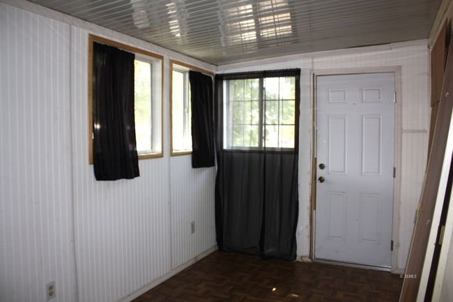 Enclosed storage/extra guest | Image 17