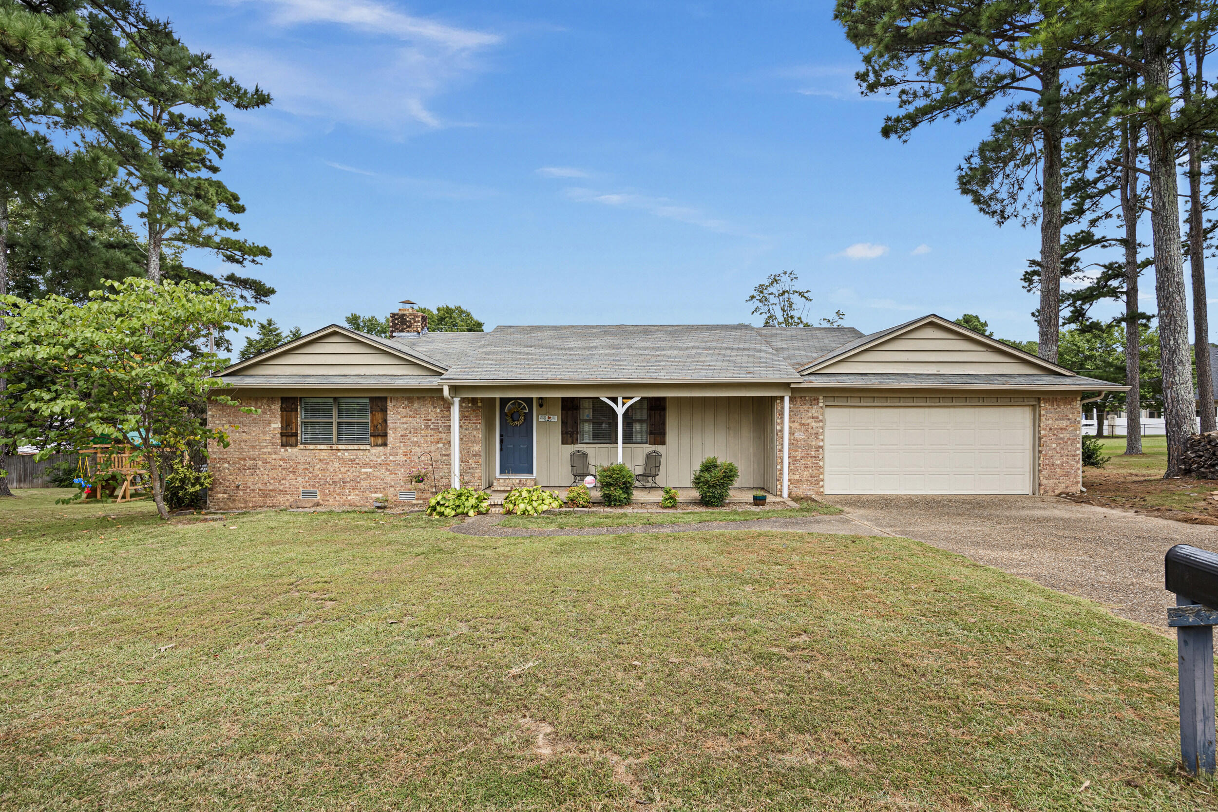 Henry Ct, Russellville, AR 72802