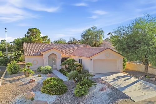10129 Cresent Creek Dr, Las Vegas, NV, 89134-7601 | Card Image