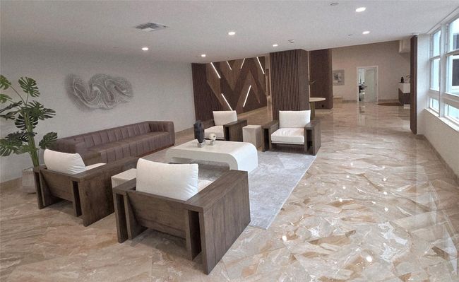 Lobby | Image 11