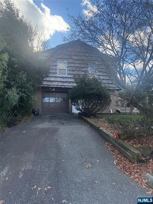 129 Westwood Blvd, Westwood, NJ, 07675-2522 | Card Image