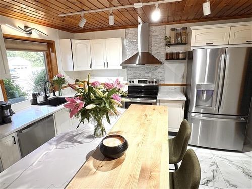 2 Pat Dr, Danvers, MA, 01923-1304 | Card Image