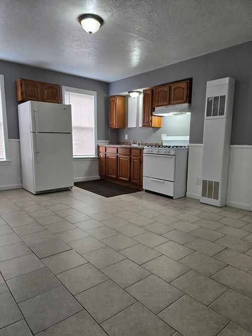 apt-3-40 Aetna St, Fall River, MA, 02724-3178 | Card Image