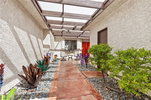 2556 Laconia Ave, Las Vegas, NV, 89121-5458 | Card Image