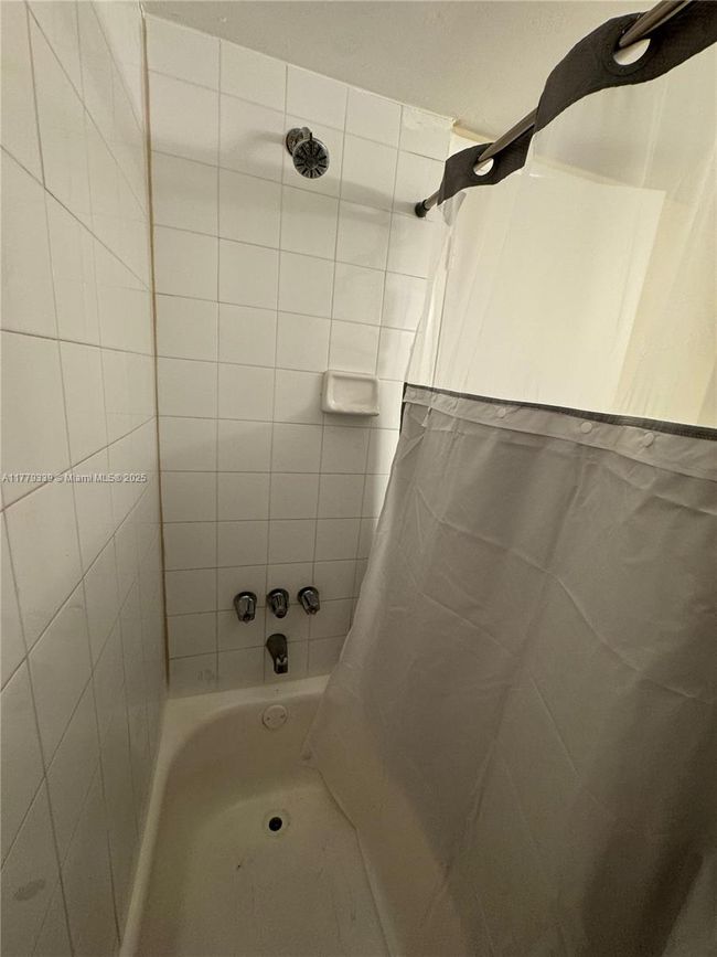 APT-315 - 4215 University Dr, Condo with 2 bedrooms, 2 bathrooms and null parking in Sunrise FL | Image 37