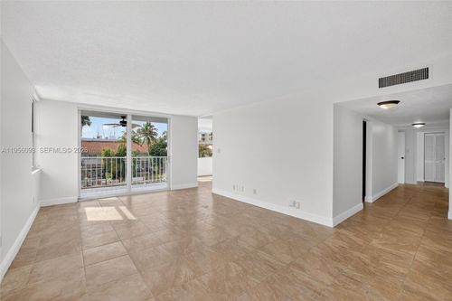 apt-3f-16565 Ne 26th Ave, North Miami Beach, FL, 33160-4035 | Card Image