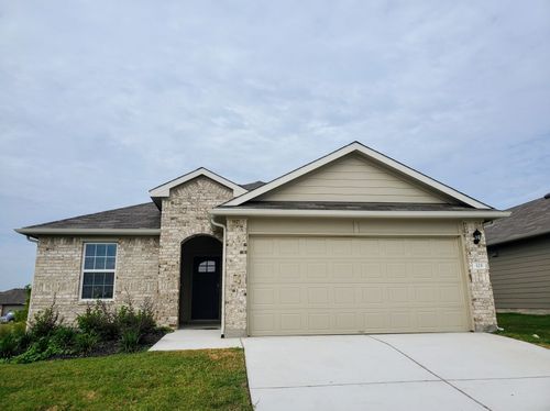 325 Darwin Pl, Lockhart, TX, 78644-3641 | Card Image