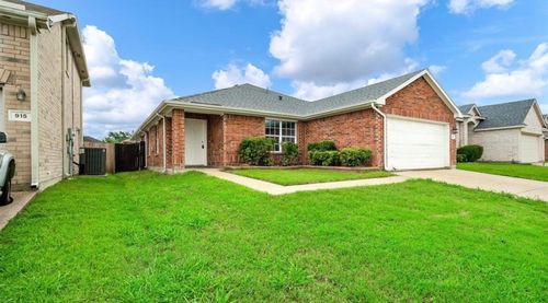 911 Hems Ln, Arlington, TX, 76001-5922 | Card Image