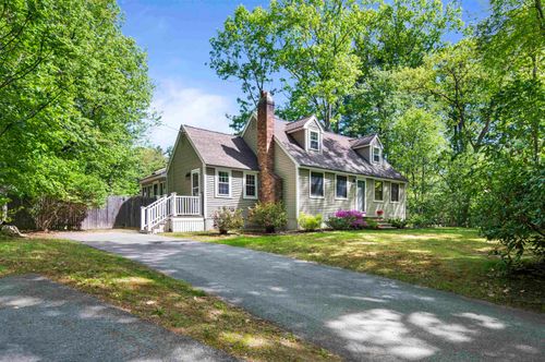 6 Patricia Ave, Exeter, NH, 03833-4017 | Card Image