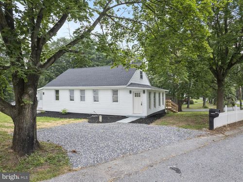 55 Highland Ave, Manchester, PA, 17345-9422 | Card Image