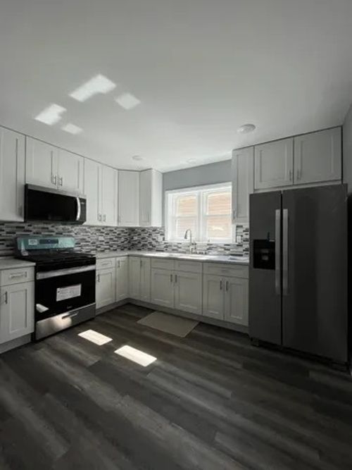 fl-1-323 22nd Ave, Bellwood, IL, 60104-1683 | Card Image