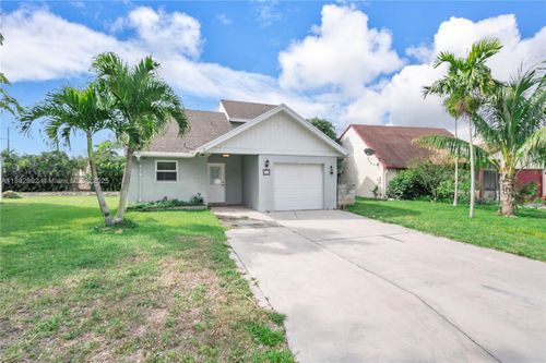 38 Tara Lakes Dr E, Boynton Beach, FL, 33436-6756 | Card Image