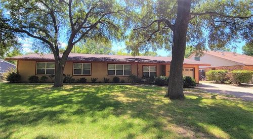 403 San Jacinto Dr, Rockdale, TX, 76567-2553 | Card Image